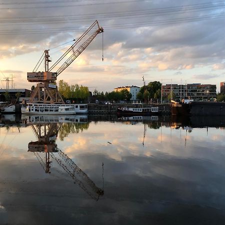 Schiffshotel "Schlafen Im Hafen" Hamburg Exterior foto