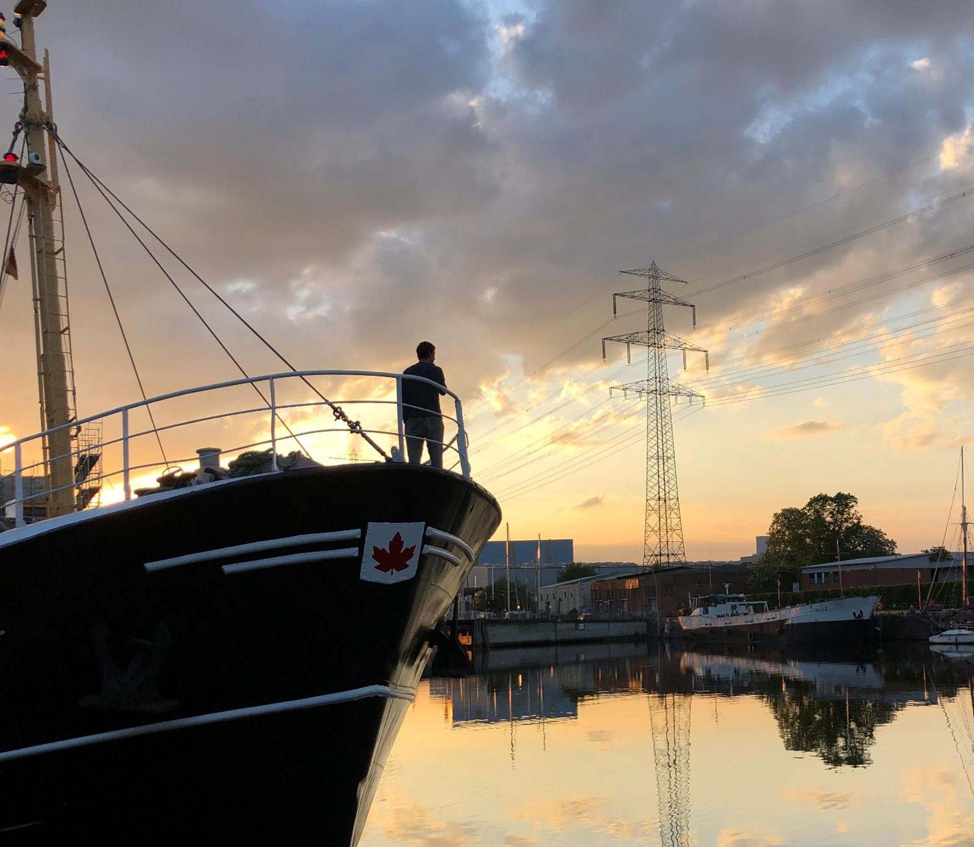Schiffshotel "Schlafen Im Hafen" Hamburg Exterior foto