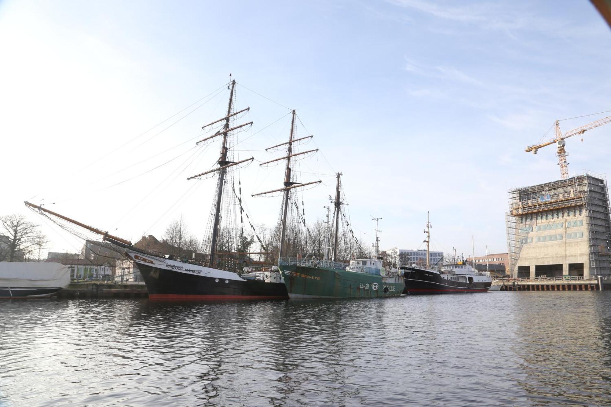 Schiffshotel "Schlafen Im Hafen" Hamburg Exterior foto